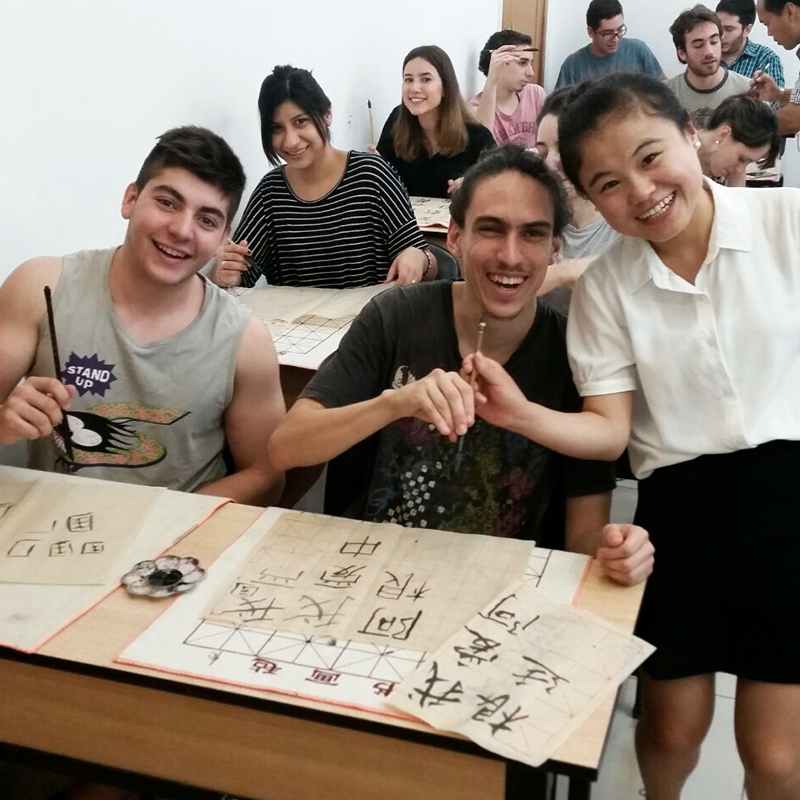 Becas para el Grado en Enseñanza Internacional de chino - Uba, Confucio.